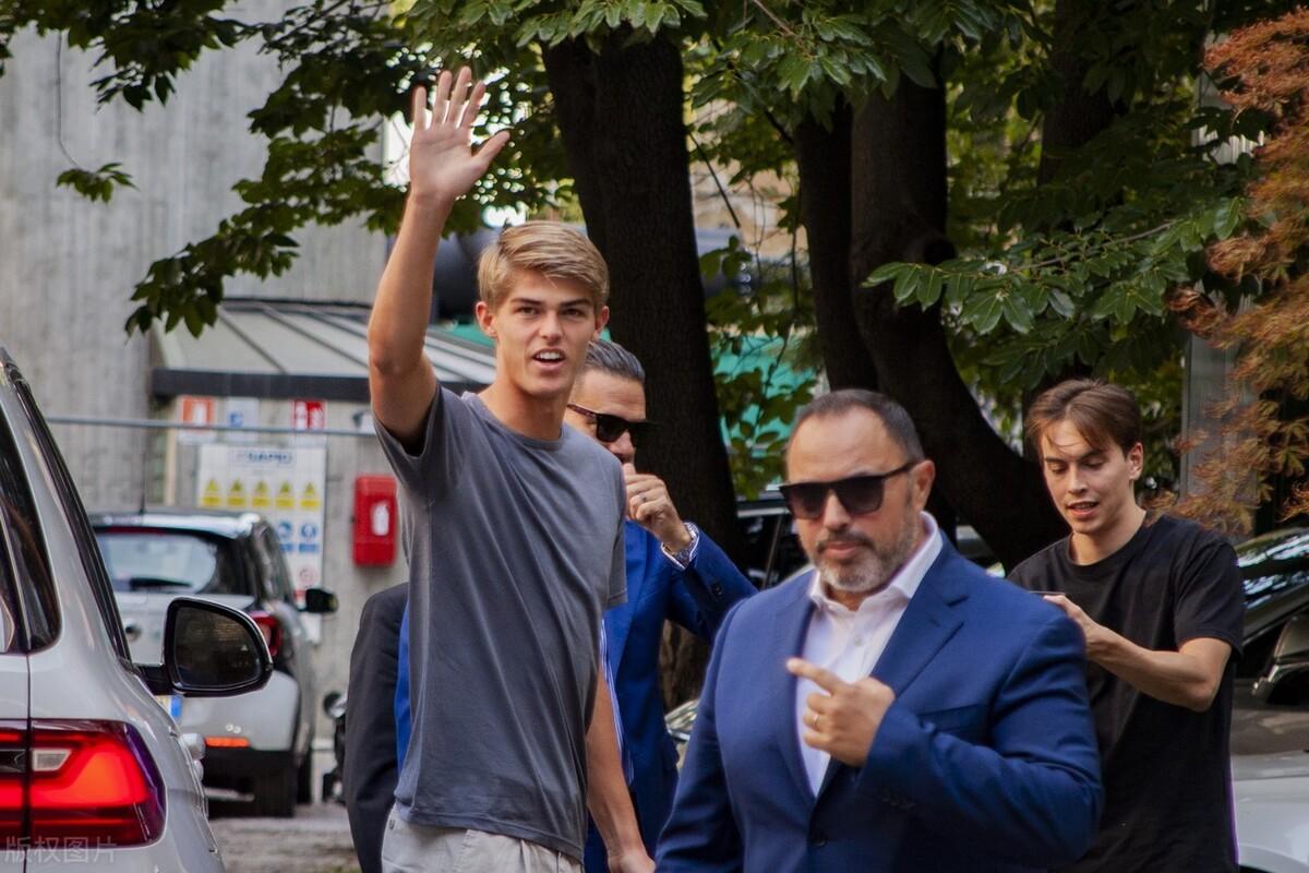 Ac米兰，AC米兰：红黑军团的荣耀传奇？